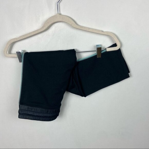 Fabletics Beckham Capri Powerhold Leggings Black Womens Size Small Drawstring - Picture 9 of 10